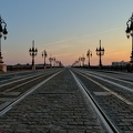 Lever du jour sur le pont de pierre à Bordeaux