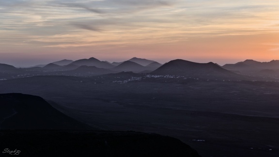 Coucher de soleil sur les volcans du parc national de Timanfaya